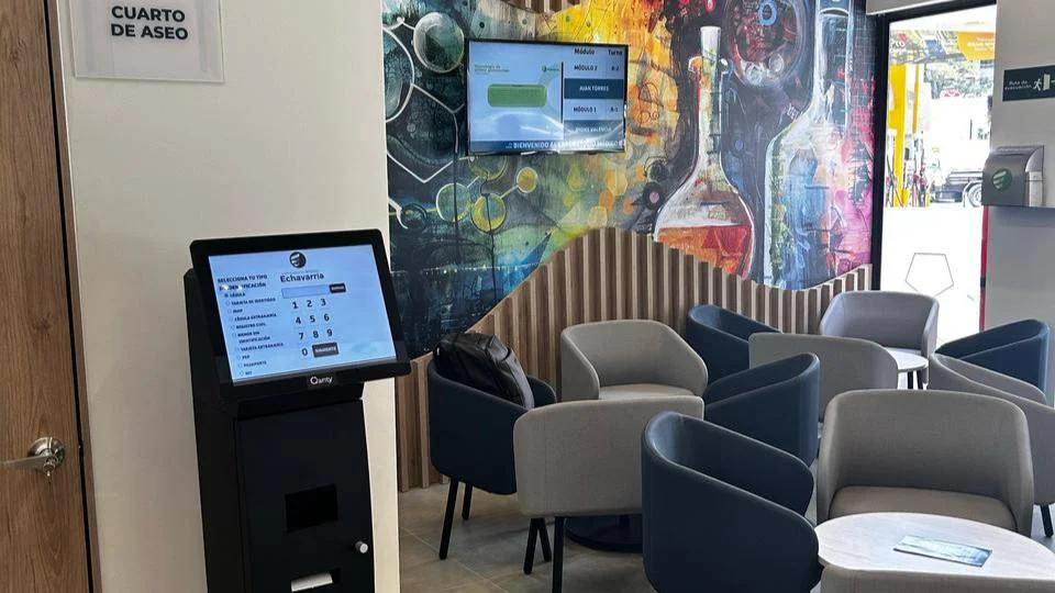 Compact Qanty self-service terminal for entering ID data in a customer service area